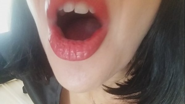 Schatz, deng Stiefmamm léisst dech haut net an d'Schoul goen... Ech brauch dech ze vill...